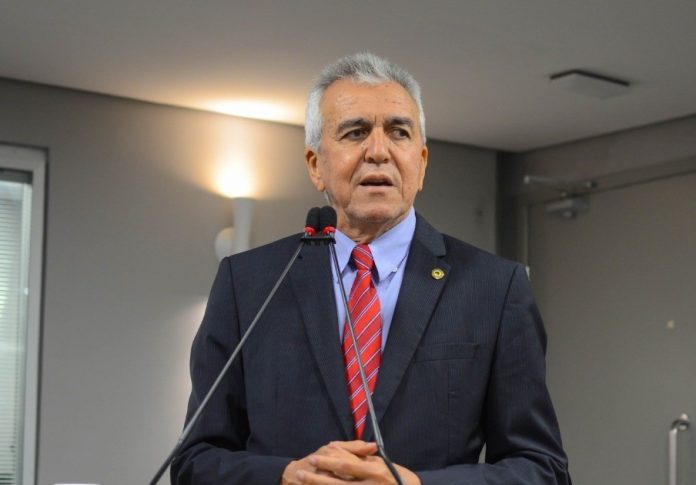 Buba Germano é condenado a nove anos de prisão e perda do mandato por desvio de recursos, na PB