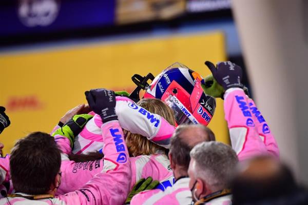 Erro da Mercedes no Bahrein tira pilotos do pódio; Pérez vence pela 1ª vez