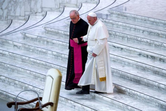 Vaticano afasta polêmicas antiaborto e defende uso da vacina contra Covid-19