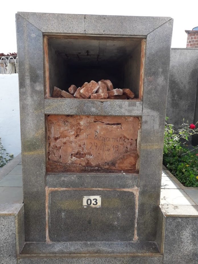 Criminosos depredam e roubam peças de bronze de pelo menos 10 túmulos do Cemitério do Alecrim