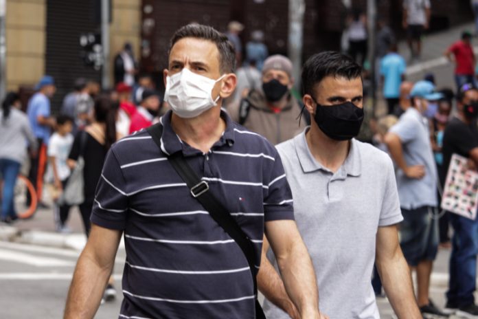 40% dos brasileiros tiveram queda na renda entre abril e junho, diz CNI