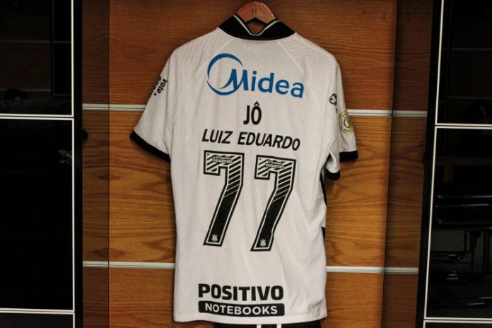 Corinthians homenageia garoto de 11 anos vítima de racismo em uniforme