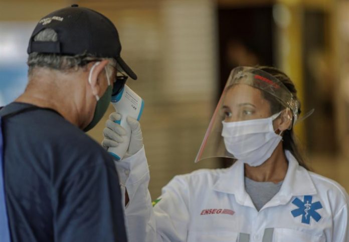 Com 968 novas mortes, Brasil passa dos 188 mil óbitos por Covid-19