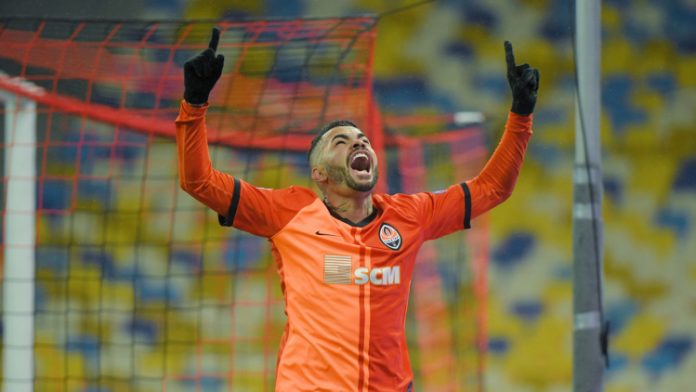 Dentinho marca, Shakhtar vence e complica situação do Real Madrid na Champions
