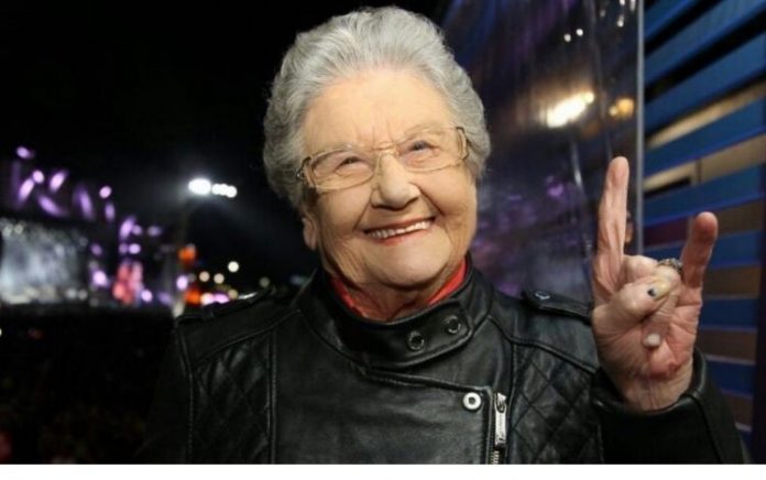 Fora da UTI, Palmirinha apresenta melhora, mas não tem previsão de alta