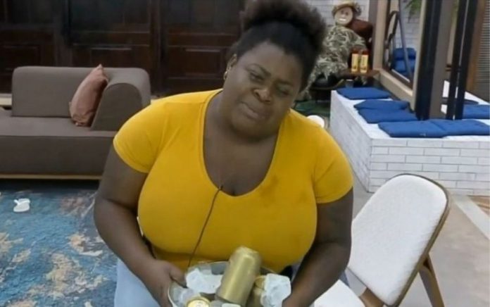 Em reta final, Jojo chora ao receber baldinho de cerveja em ‘A Fazenda 12’; assista
