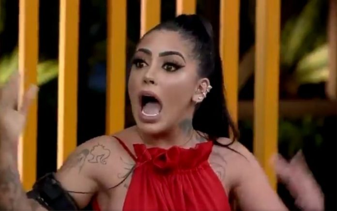 ‘A Fazenda 12’ tem lavação de roupa suja, Mirella se irrita e briga com Raissa; assista