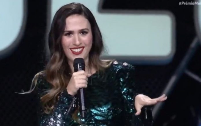 Tatá Werneck decide leiloar vestido após ser processada por fazer piada no ‘Prêmio Multishow’