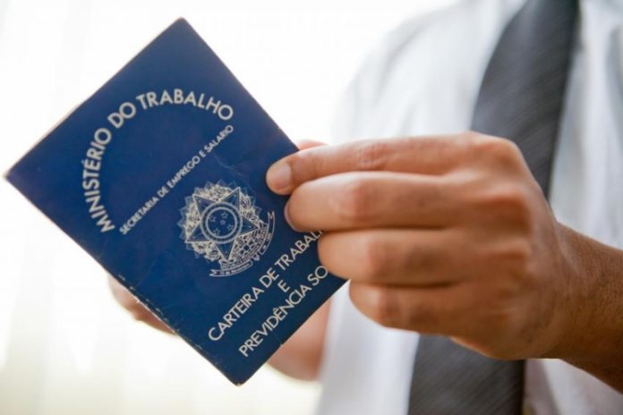 Em meio à pandemia, cai admissão de pessoas com mais de 50 anos