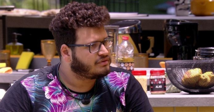 Após ser internado por complicações da Covid-19, ex-BBB Victor Hugo recebe alta