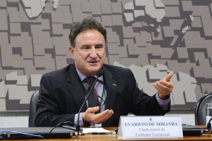 Ao vivo: Chefe-geral da Embrapa Territorial, Evaristo de Miranda, é o entrevistado do ‘Direto ao Ponto’