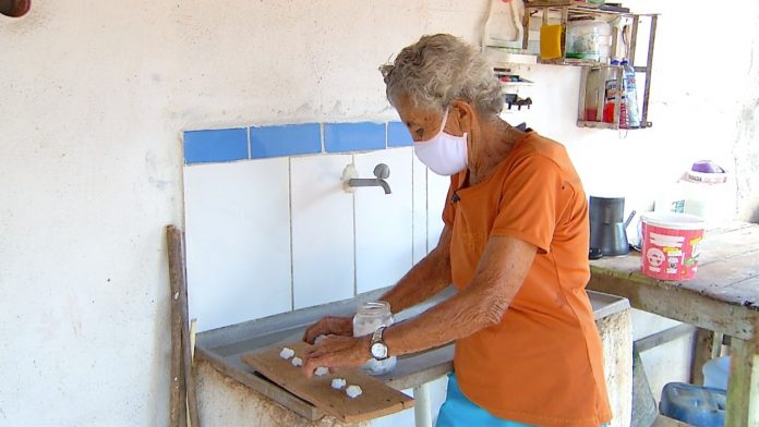 Dia de Santa Luzia: agricultores mantêm tradição com flor de sal para prever se novo ano será de chuvas em Mossoró