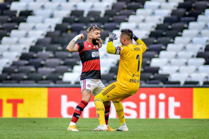 Flamengo goleia Santos por 4 a 1 no Maracanã pelo Campeonato Brasileiro