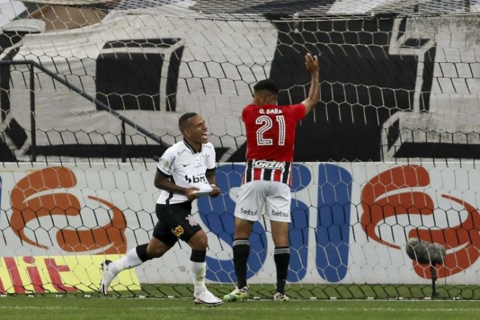 Corinthians provoca rival com piada homofóbica e recebe críticas