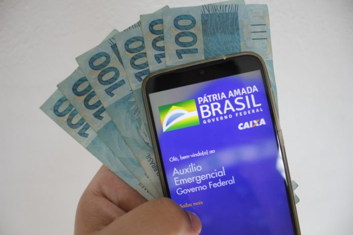 Fim do auxílio emergencial será o golpe mais fundo que o brasileiro sofrerá em 2021