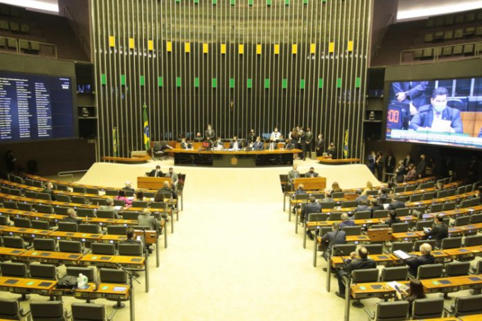 Eleições municipais reduzem presença da oposição no Congresso Nacional