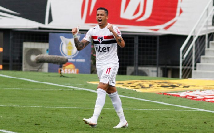 São Paulo vence Sport e mantém liderança do Brasileirão