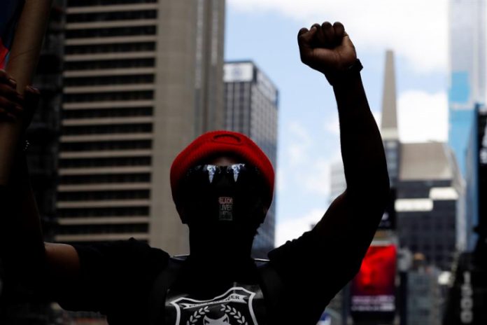 Retrospectiva 2020: de racismo no BBB à morte de George Floyd, relembre os principais fatos da luta racial