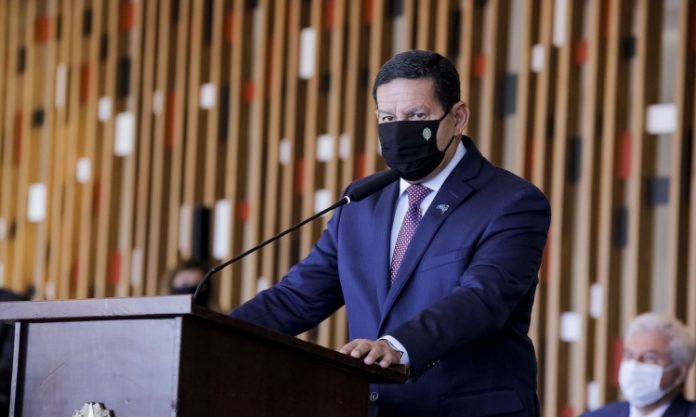 Mourão diz que Brasil deve ter 150 milhões de vacinados contra a Covid-19 até o fim de 2021