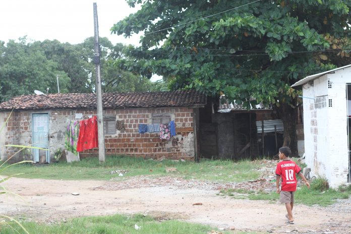 Podcast Lá Vem o Enem 2020: episódio #18 aborda combate à pandemia nas comunidades