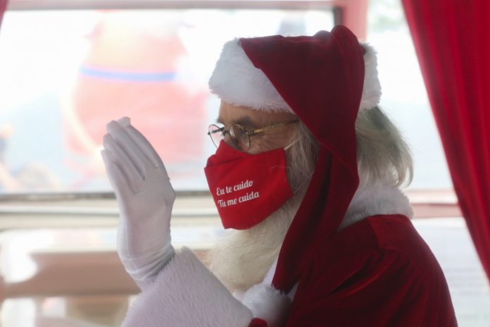 Sem emprego no Natal da Covid-19, papais noéis fazem bicos com vídeos e Uber