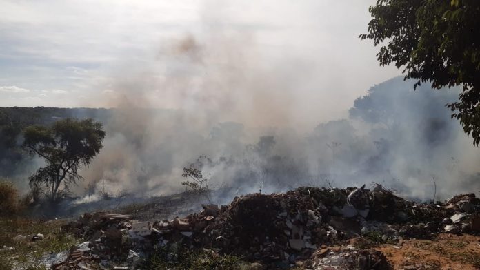 Incêndio atinge área de mata na Zona Sul de Natal