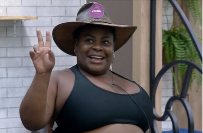 Campeã de ‘A Fazenda 12’, Jojo comemora volta para a casa: ‘Que saudades do meu banheiro’