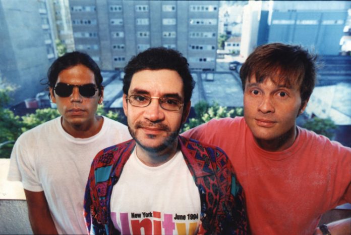 Polícia do RJ apreende material inédito do cantor Renato Russo