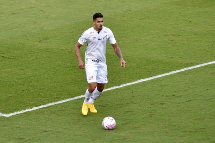 Grêmio x Santos: Lucas Veríssimo treina, viaja e pode jogar duelo da Libertadores