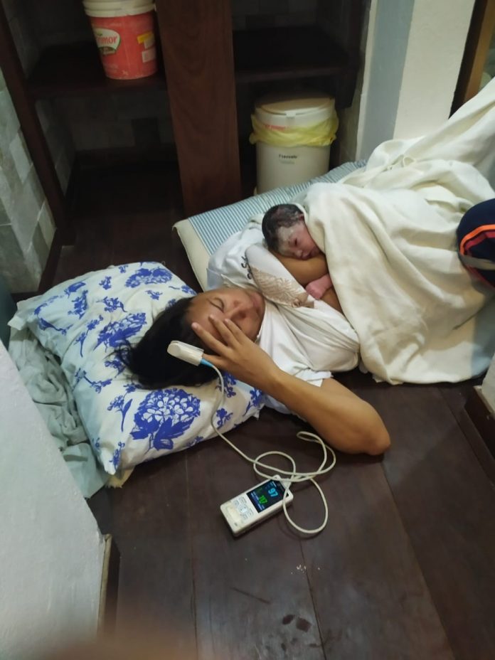 Sem saber de gravidez, mulher dá à luz em banheiro de restaurante de Natal