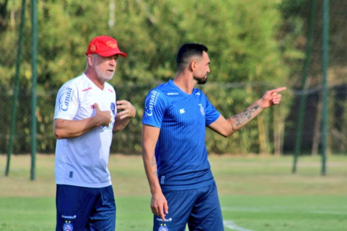 Bahia demite Mano Menezes e fala em ‘grave acusação de racismo’