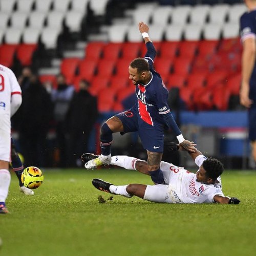 Campeonato Francês: Thiago Mendes tem punição definida após dar tesoura em Neymar