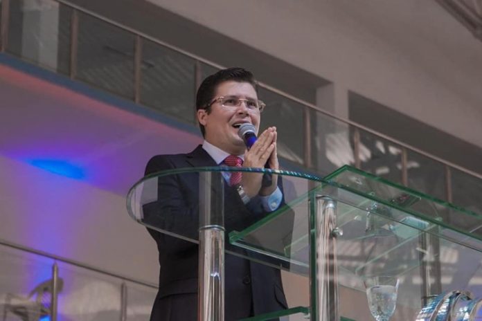 Pastor diz que CoronaVac tem ‘HIV dentro’ e é intimado a depor no Ministério Público do Ceará