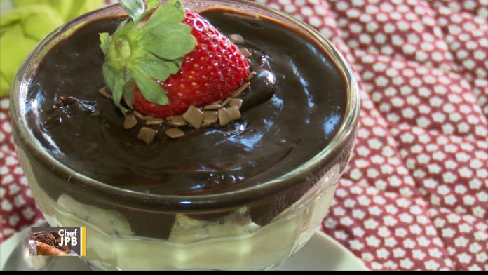 Veja como fazer um pavê de panetone no Chef JPB