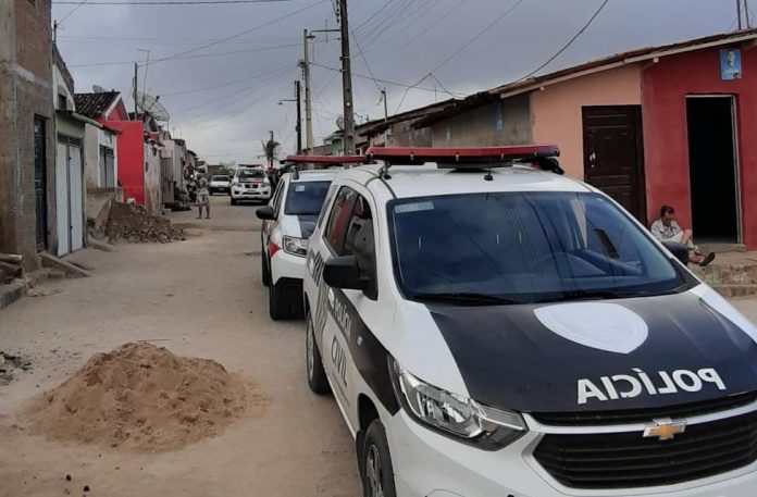 Três homens são presos suspeitos de roubar motoristas de empresa de bebidas, na PB