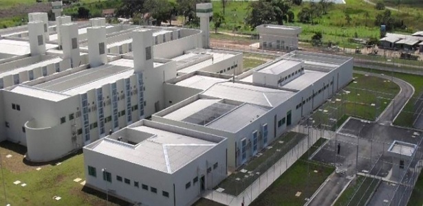 Mizael Bispo se entrega à polícia após perder prisão domiciliar