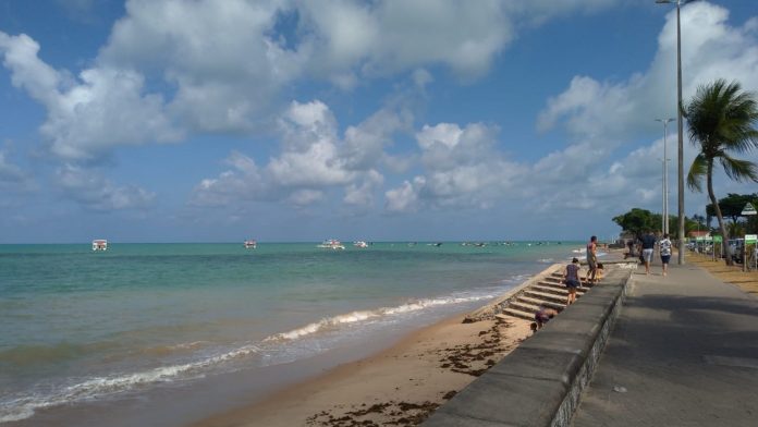 Litoral da PB tem nove praias impróprias para banho; maré alcança 2,1m neste fim de semana