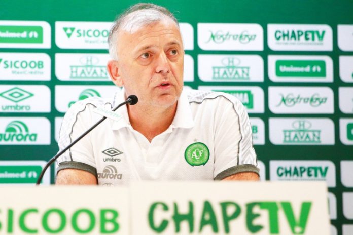 Presidente da Chapecoense é internado na UTI com Covid-19
