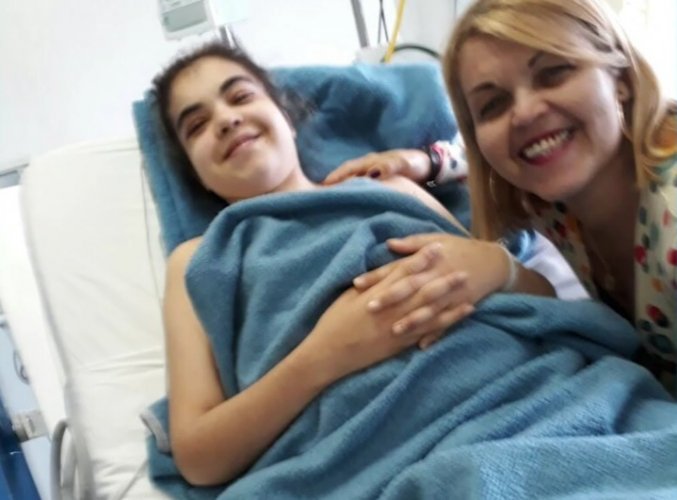 Mãe cobra justiça por filha abusada por médicos enquanto era mantida por aparelhos em hospital de SP