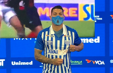 Ralf é cobrado por torcida do Avaí ao ser visto saindo de balada; assista ao vídeo