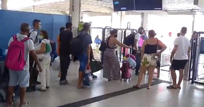 Rodoviária tem manhã movimentada na véspera de Natal, mas estima fluxo de passageiros 11% menor em 2020 na capital potiguar