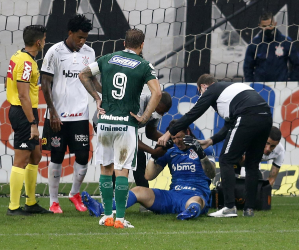Mulher de Cássio revela estado de saúde do goleiro após noite na UTI