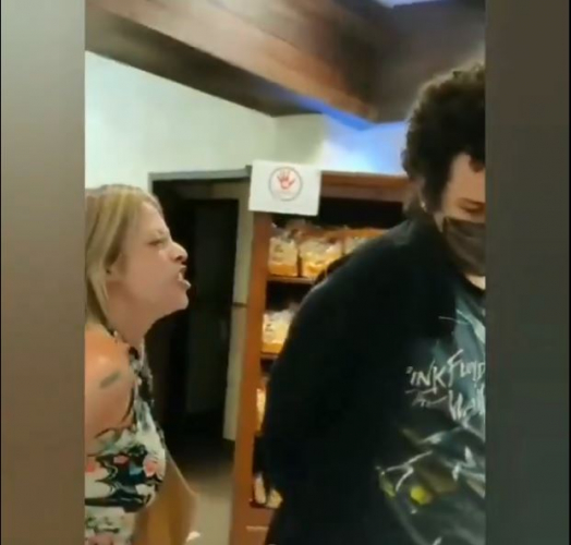 MP denuncia mulher por atos de racismo e homofobia dentro de padaria em SP