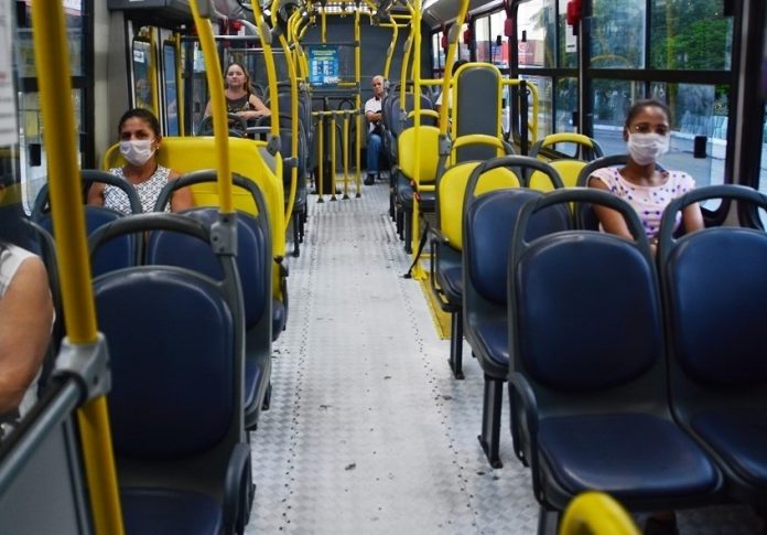 Pelo menos 19 linhas de ônibus são reforçadas neste domingo (13), em João Pessoa