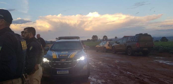 PRF e PM trocam tiros com quadrilha suspeita de roubar banco no Paraná