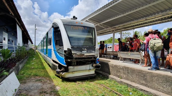 Colisão entre caminhão e trem é registrada em Bayeux, na PB
