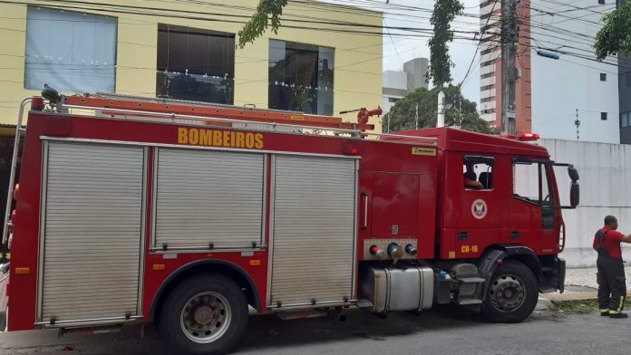Princípio de incêndio atinge estabelecimento comercial na Zona Sul de Natal