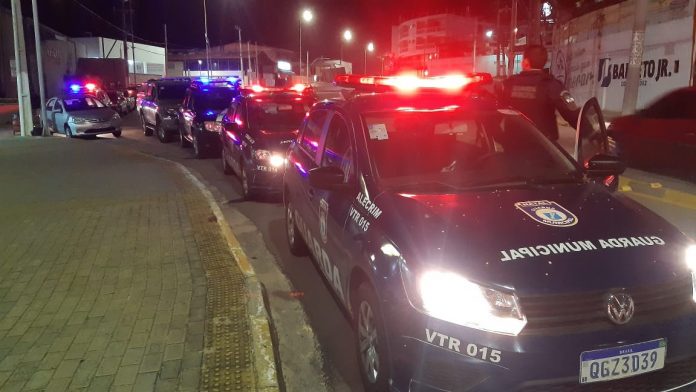 Fiscalização dispersa aglomerações durante feriado em Natal