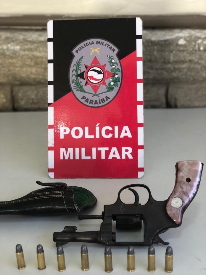 Homem é preso suspeito de porte ilegal de arma, em Alagoa Nova