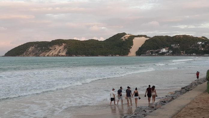 Orla de Natal permanece aberta para réveillon, mas prefeitura determina fechamento de quiosques às 18h